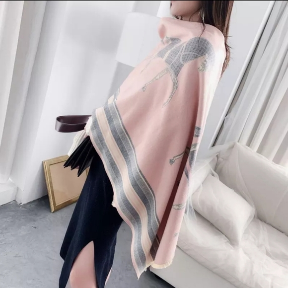 ⭐NEW! Cashmere Luxury Horse Scarf - Picture 4 of 6